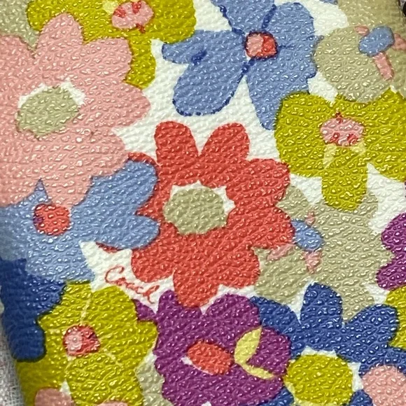 Authentic Coach Peyton Floral Vertical Wristlet - Picture 3 of 12